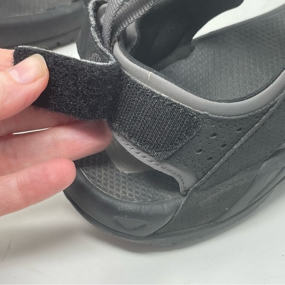 Teva Sandals – Adjustable Straps Size: 7 - Picture 9 of 13